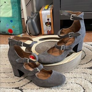 Gray Strappy Indigo Rd. Women's Heels Size 7.5